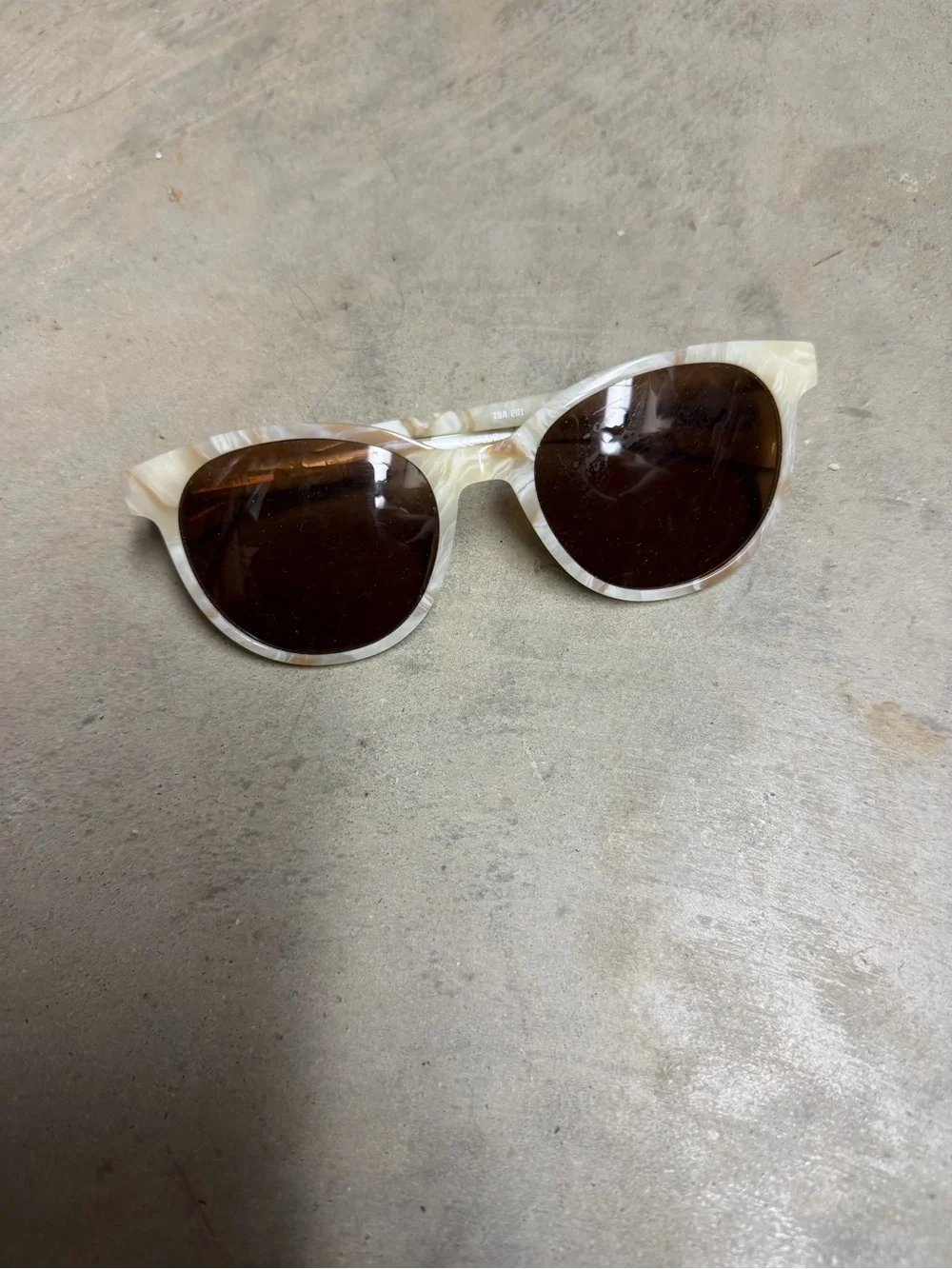 Costa Del Mar Isla tortoise seashell frame